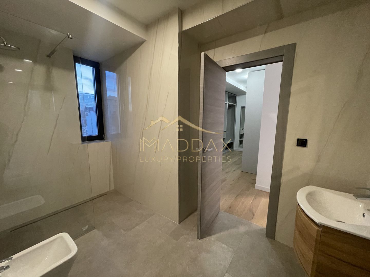 **APARTAMENT ELEGANT** FLOREASCA **CU VEDERE SPECTACULOASA CATRE LAC - Poză 13