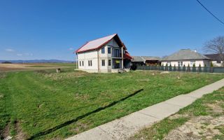 Casa la rosu Boroaia-Suceava - Poză 1