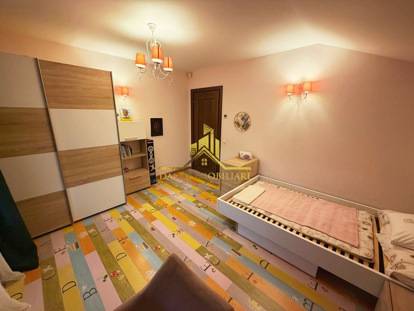 Casa, 3 dormitoare, 3 bai, ultrafinisata, mobilat lux, Faget - Poză 16