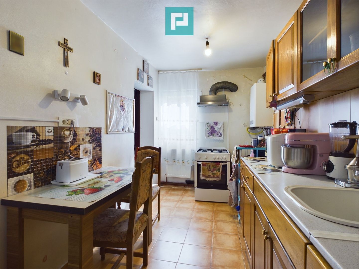 Apartament la casă - 3 camere, Pârneava - Poză 3