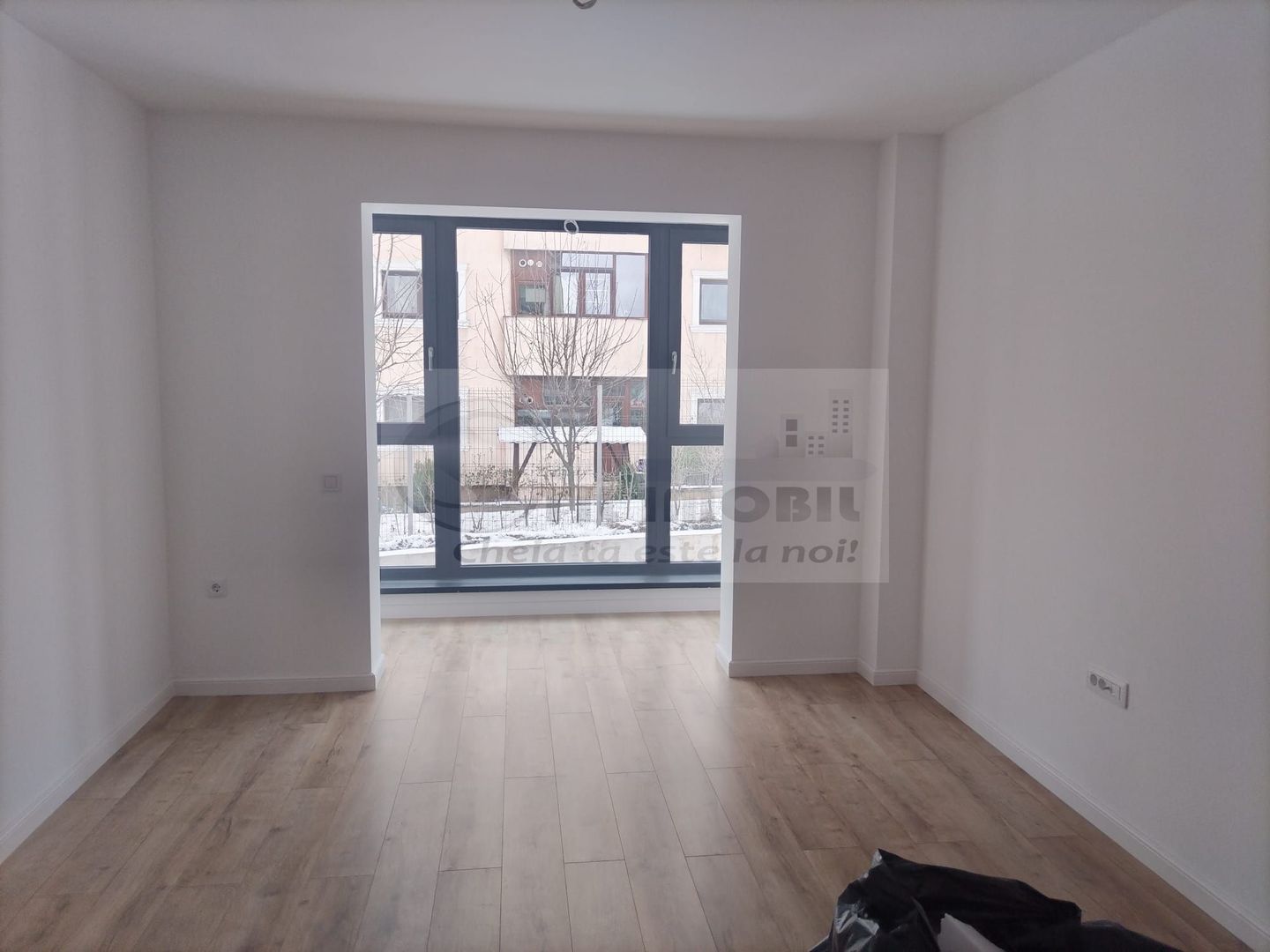 Apartament 3 camere, 2 băi -Valea Lupului-136.900 euro - Poză 1