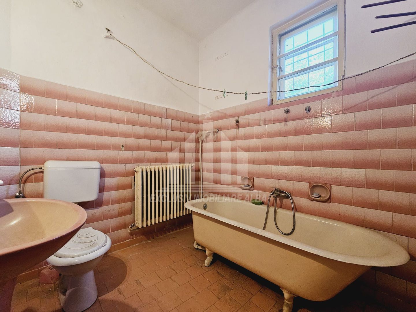 Casa individuala de vanzare, Lipoveni - Centru - Poză 8