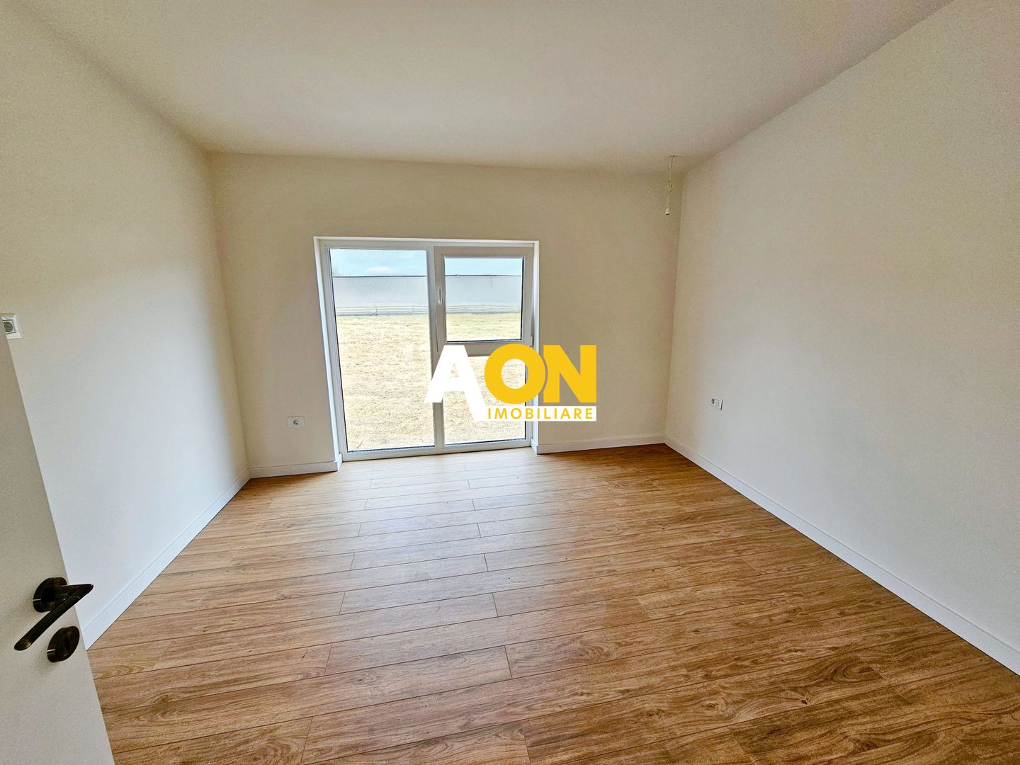 Apartament 2 camere, 52 mp utili + parcare subterana + boxa 20 mp - Poză 2