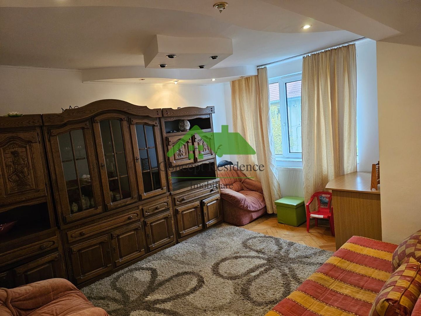 Apartament 2 camere, decomandat, etaj 1 – Victoriei, zona Albina - Poză 3