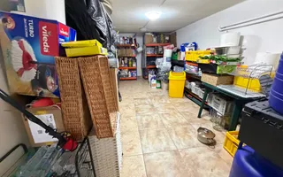 Casa P+1+M cu teren de 650 mp, piscina si curte complet amenajata - Poză 15