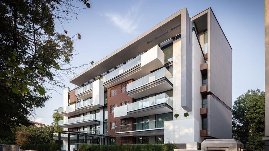 One Charles de Gaulle - Poză 3