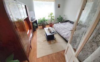 Casa de vanzare cu teren generos - Poză 1