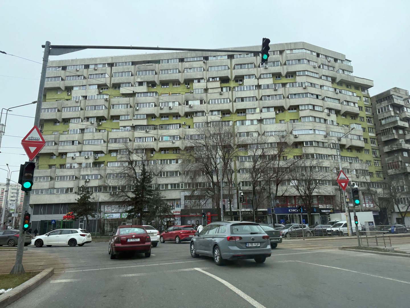 Ap 3 cam 90 mp -cu balcon - et 1- mobilat/utilat+loc parcare - Poză 19