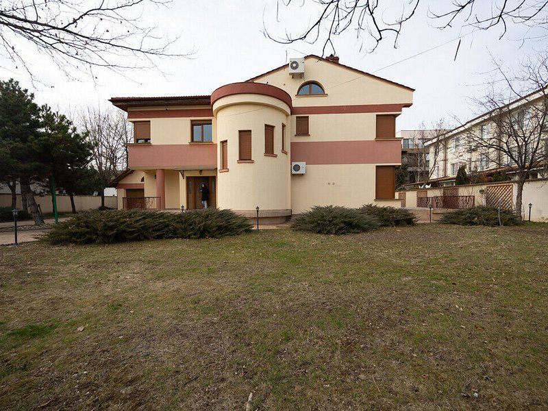 Vila cu 750 mp utili si teren de 1.480 mp in Erou Iancu Nicolae - Poză 7