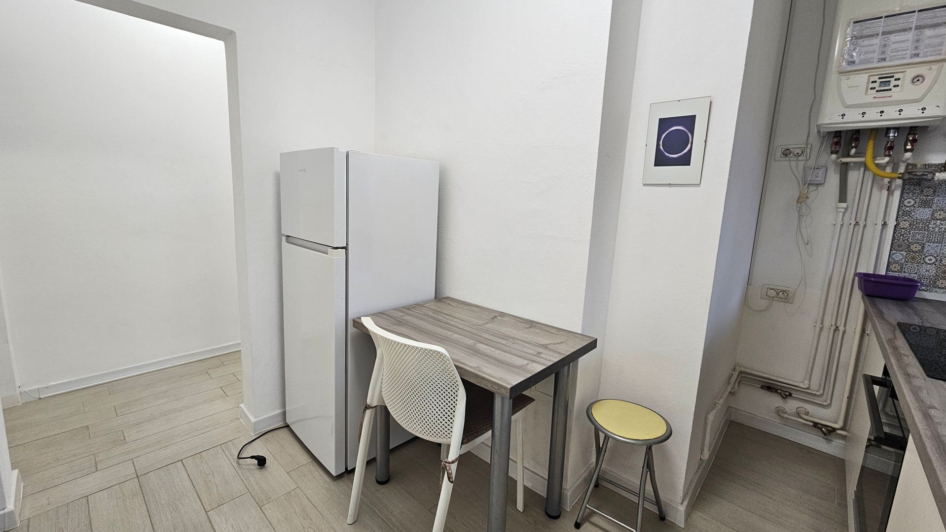 Piata Tractorul garsoniera in bloc vila, complet renovata - Poză 2