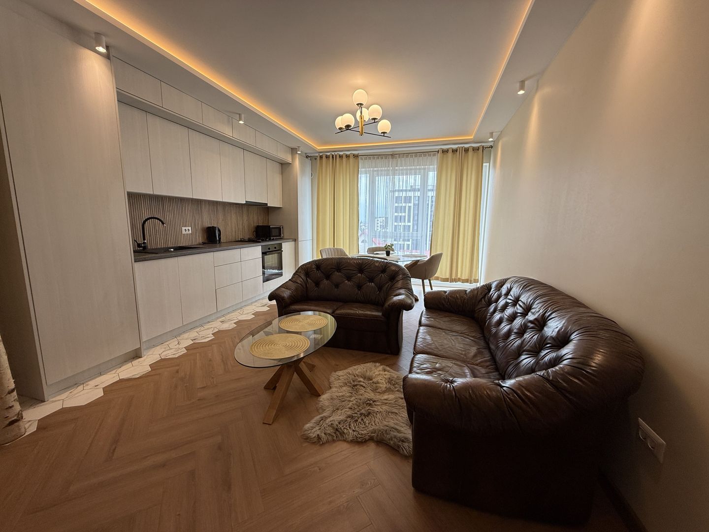 Apartament spațios și luminos cu 3 Camere I Rădăuți - Poză 1