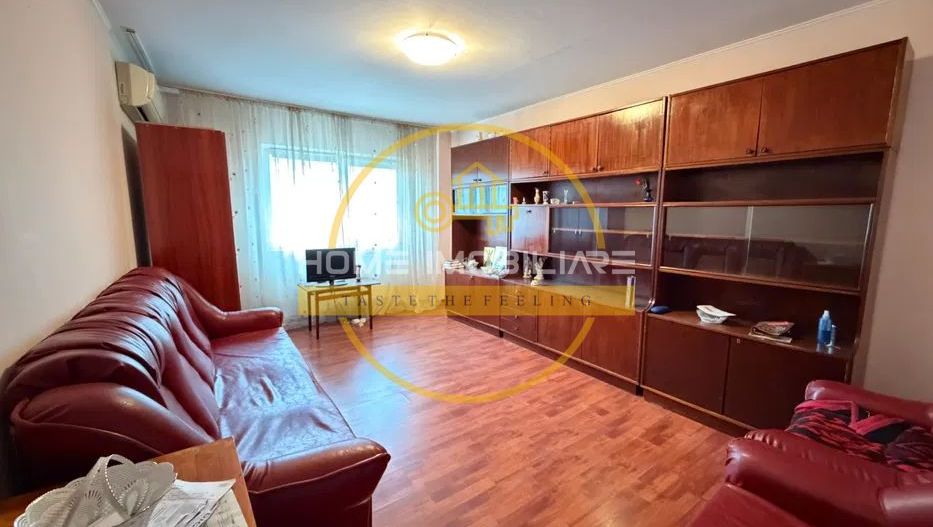 Etaj 3/Apartament 2 Camere/Decomandat/ Nicolina Prima Statie! - Poză 1