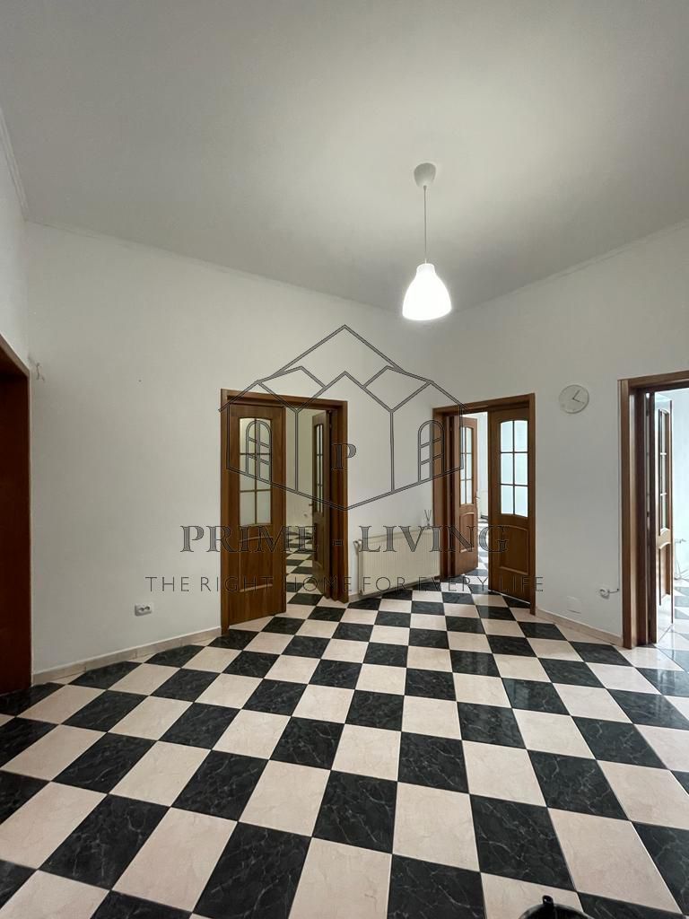 Apartament de 5 camere cu destinatia birou de inchiriat - Poză 1