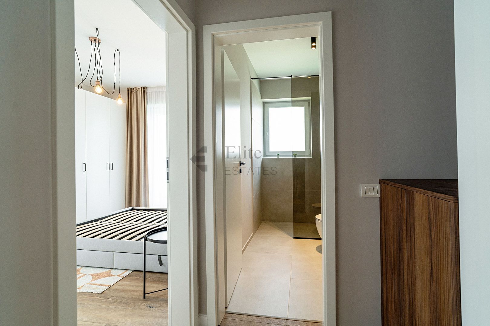 Apartament cu 2 camere de inchiriat EAS cu o terasa de 44 mp - Poză 15