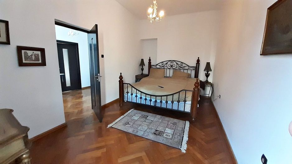 Apartament  deosebit-Piata Unirii,  apartament in casa  4 camere, 2 bai. - Poză 4