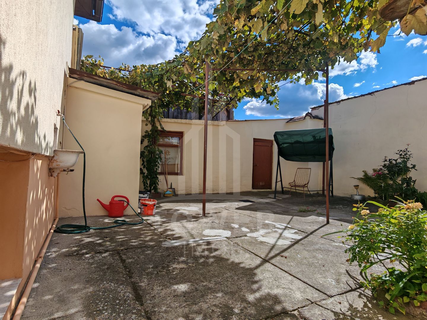 Casă individuală cu 3 camere, curte , în Sibiu, zona Lupeni - Poză 5