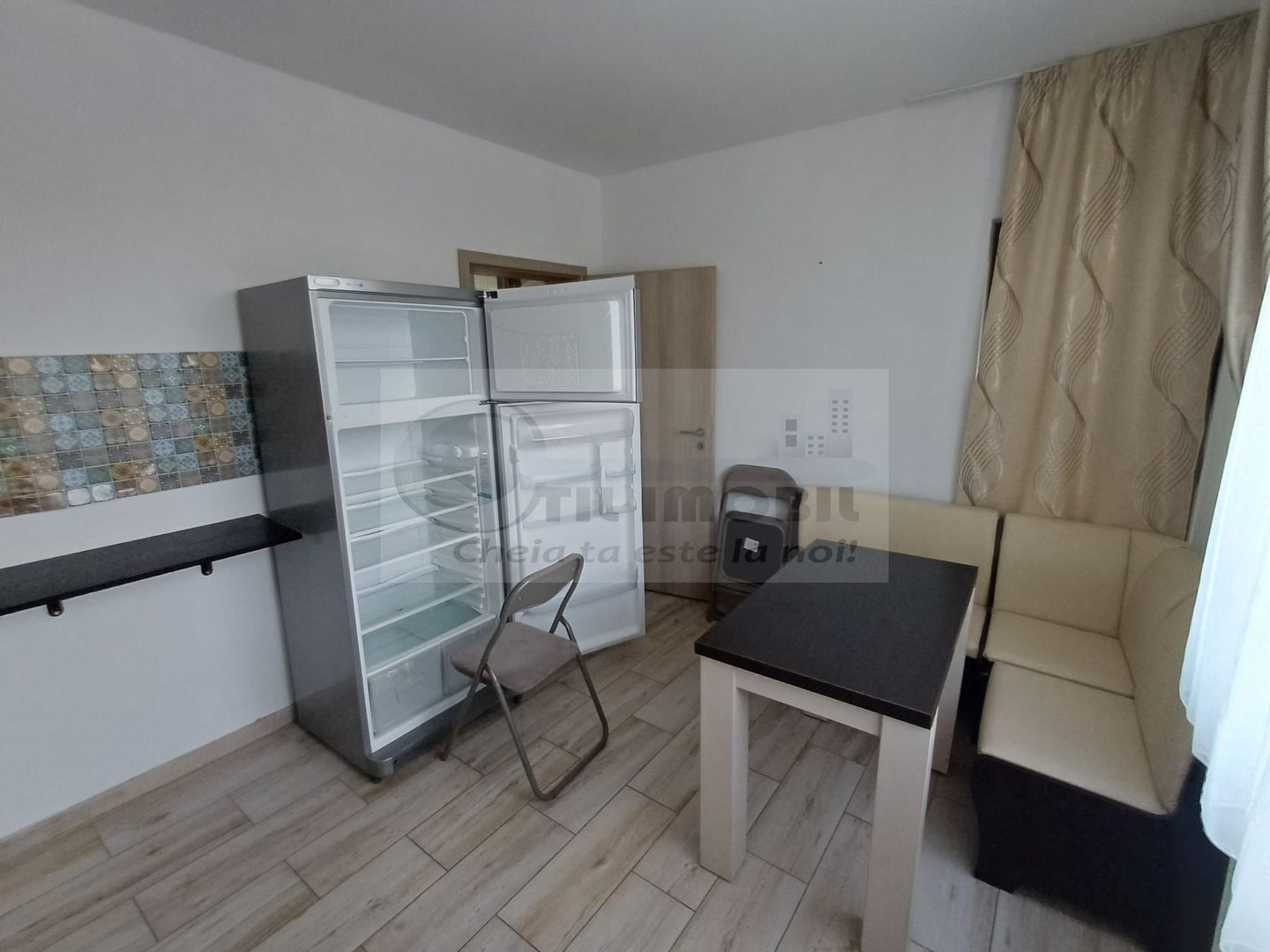 Casă 4 camere – 115 mp, cu teren 100 mp – Valea Adanca-850 Euro - Poză 5