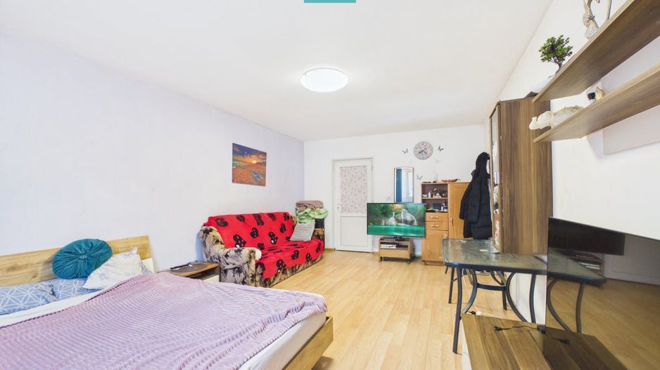 Casă P+E cu două apartamente, zona Drăgășani - Poză 10