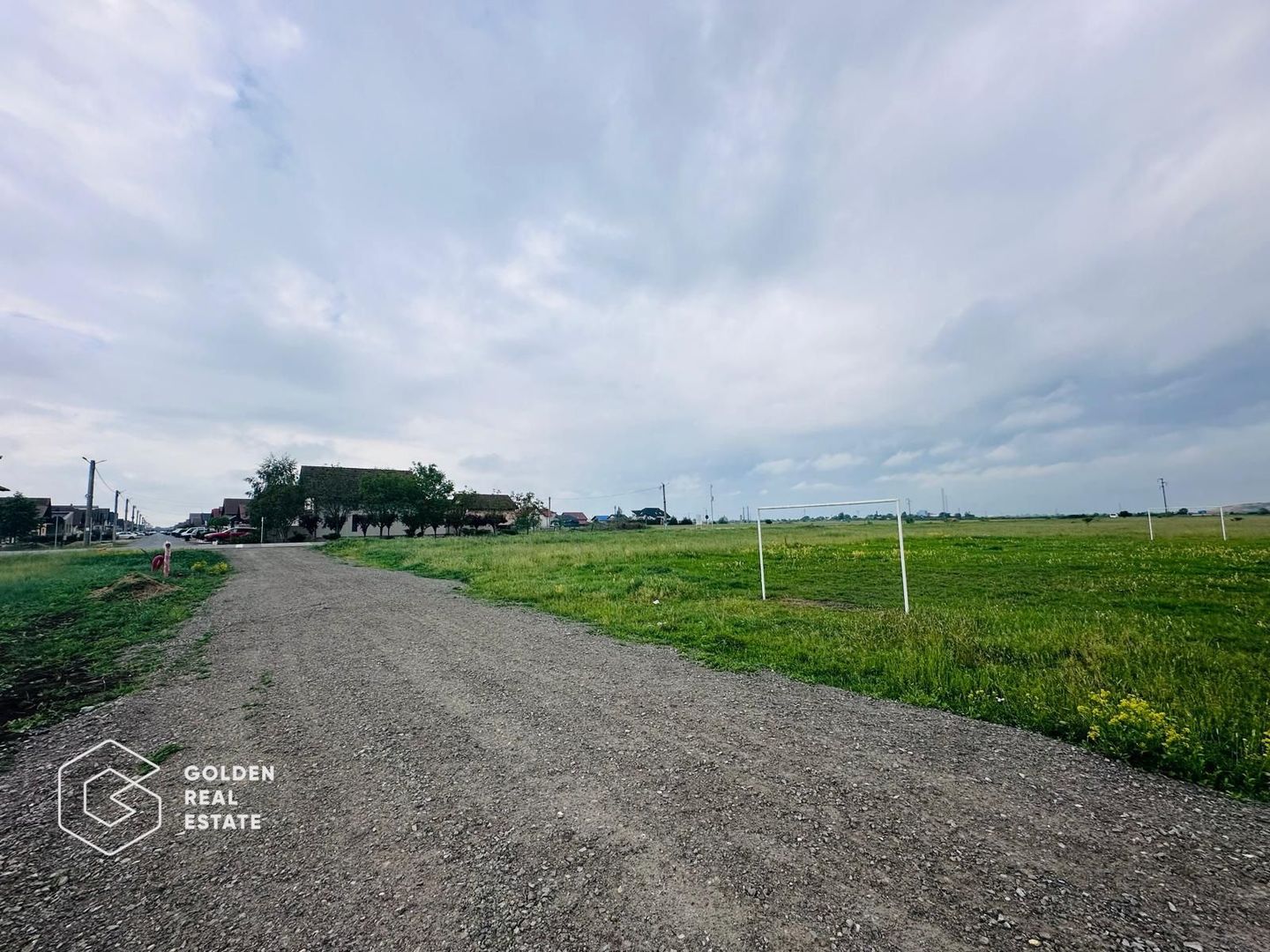 Terenuri cu utilitati, intrare Livada - Poză 3