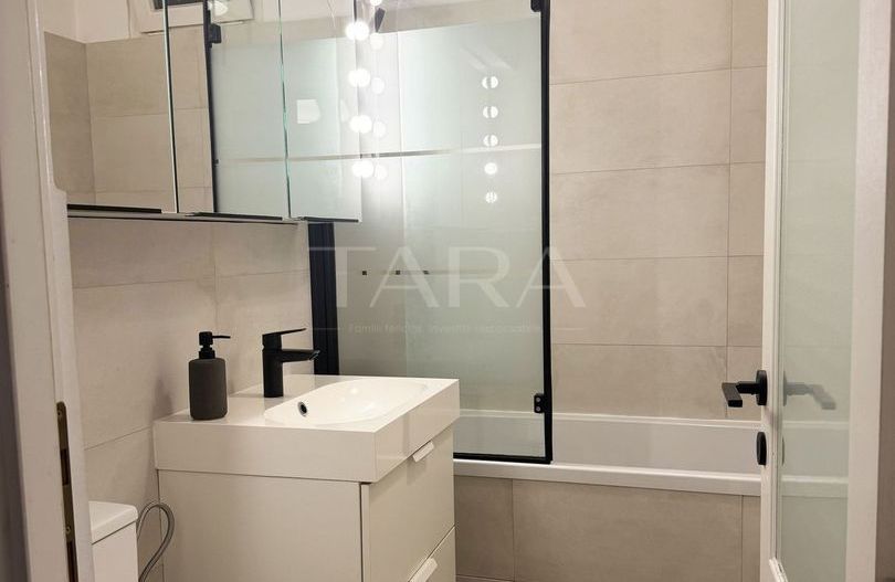 Apartament cu 3 camere, zona Facultatea de Litere. - Poză 12