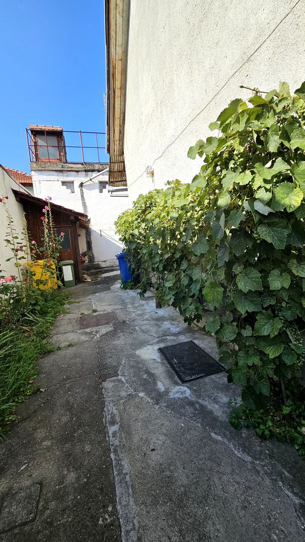 Apartament 2 camere 50 mp utili parter la curte zona Centrul Istoric - Poză 7