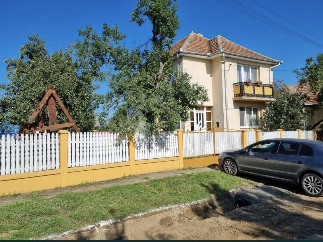 Vindem casa parter+etaj - Poză 1