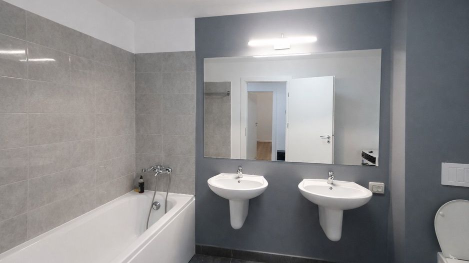 Apartament 3 camere, prima închiriere, la 25 minute de de Gara de Nord - Poză 4