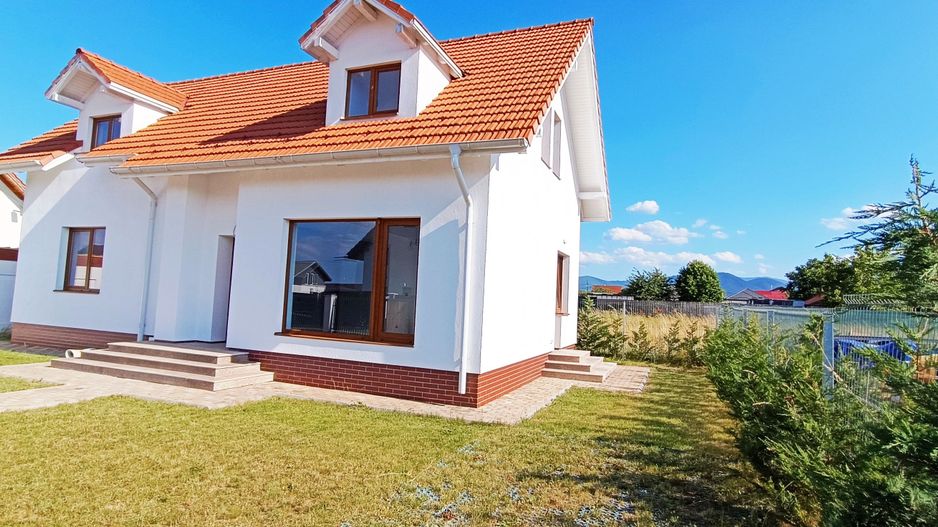 Vila cu arhitectura deosebita in Izvor-Tarlungeni - Poză 1