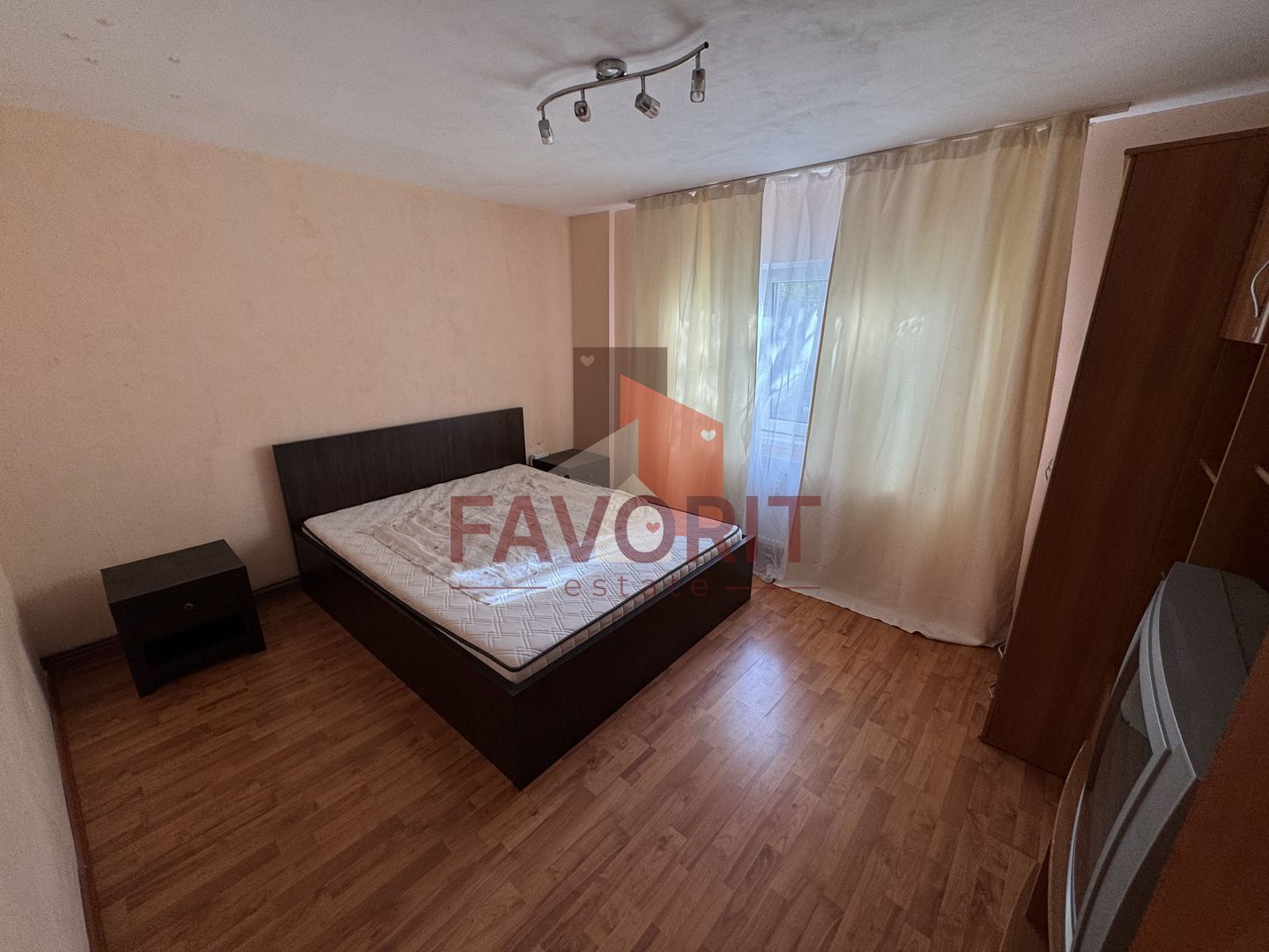 Disponibil imediat. Etaj 1. Centrala proprie. Vedere pe 2 parti. - Poză 12