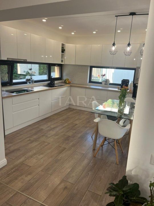 Casa spectaculoasa, zona privata, finisaje de lux. - Poză 4