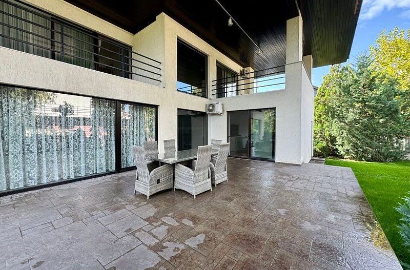 Vila lux de vanzare in cel mai dorit complex din Erou Iancu Nicolae-locatie rara - Poză 37