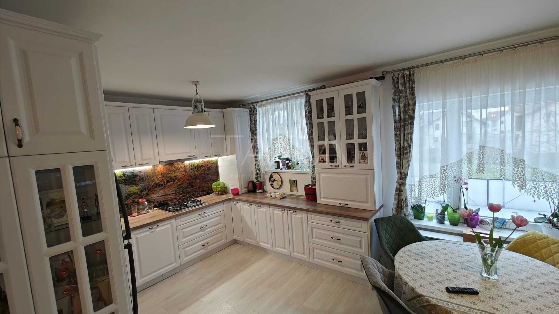 Apartament 3 camere, deosebit, zona Europa. - Poză 1