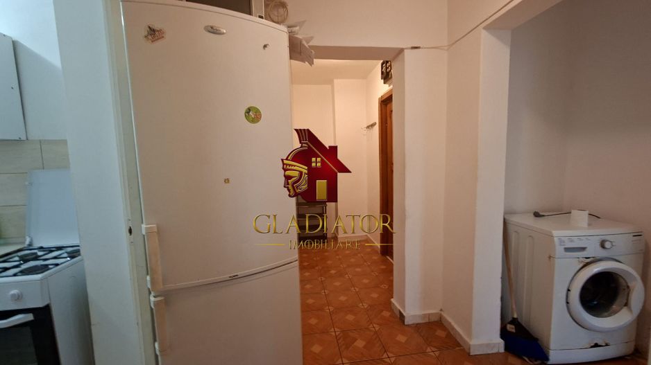 Apartament 3 camere, decomandat, Alexandru cel Bun, et 8 din 10, liber - Poză 5
