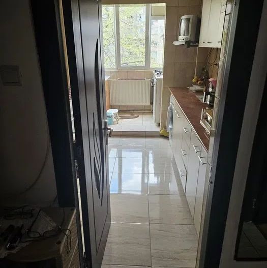 Apartament 3 camere de vanzare  Crangasi - Poză 2