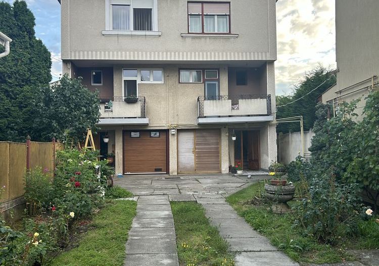 Casa de vanzare pe strada Paris - Poză 1