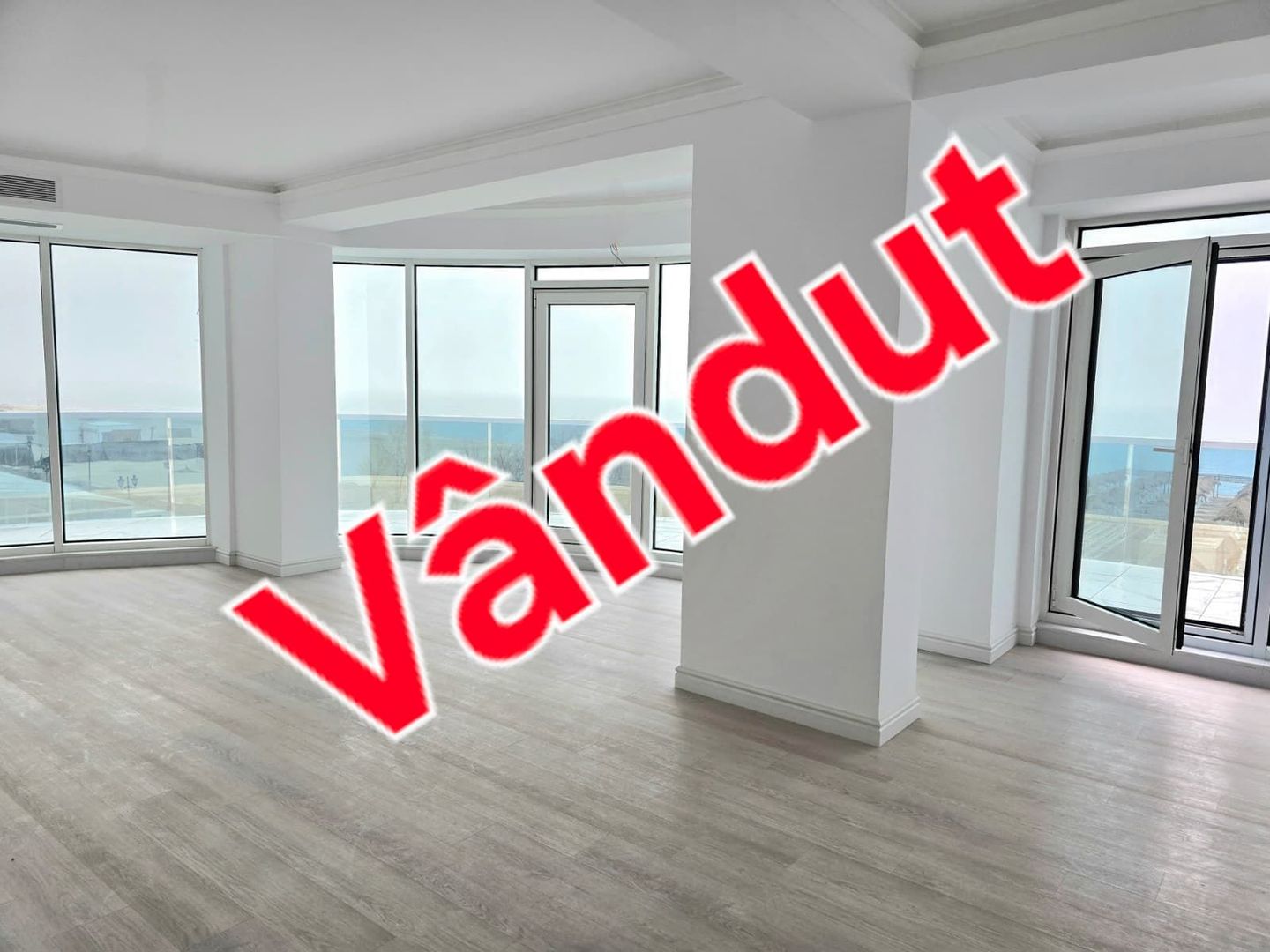 3 Camere Lux, Vedere Directă la Mare, White Titanic, Mamaia Nord, in Rate - Poză 1