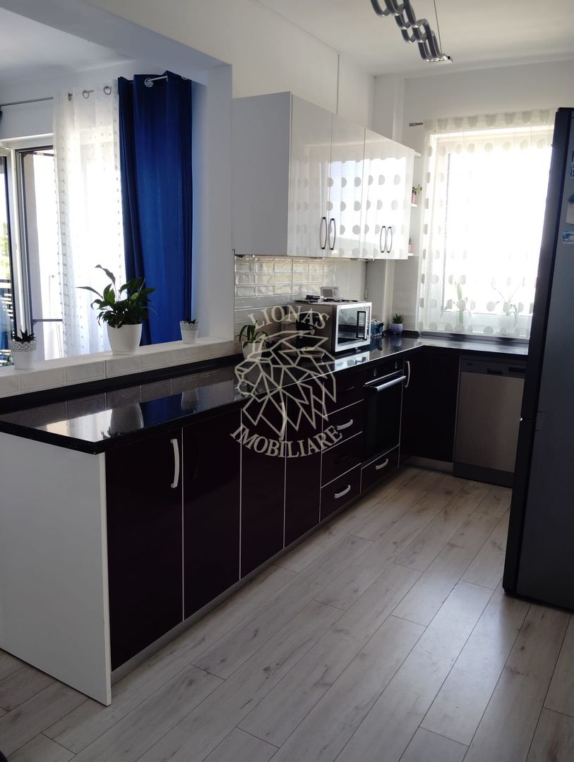 Apartament decomandat 3 camere-balcon-Complexul Panoramic-Exclusiv - Poză 2