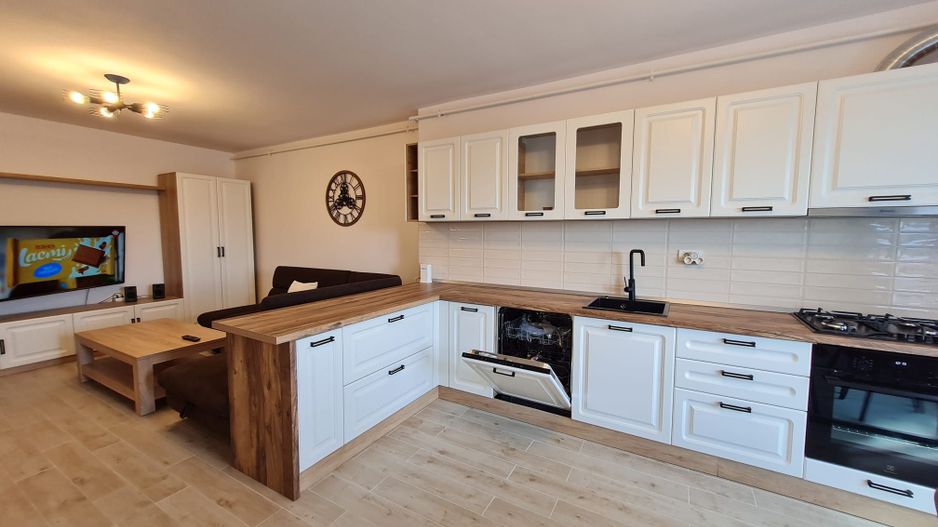 Lux la 5 minute de Iulius Town - Poză 19