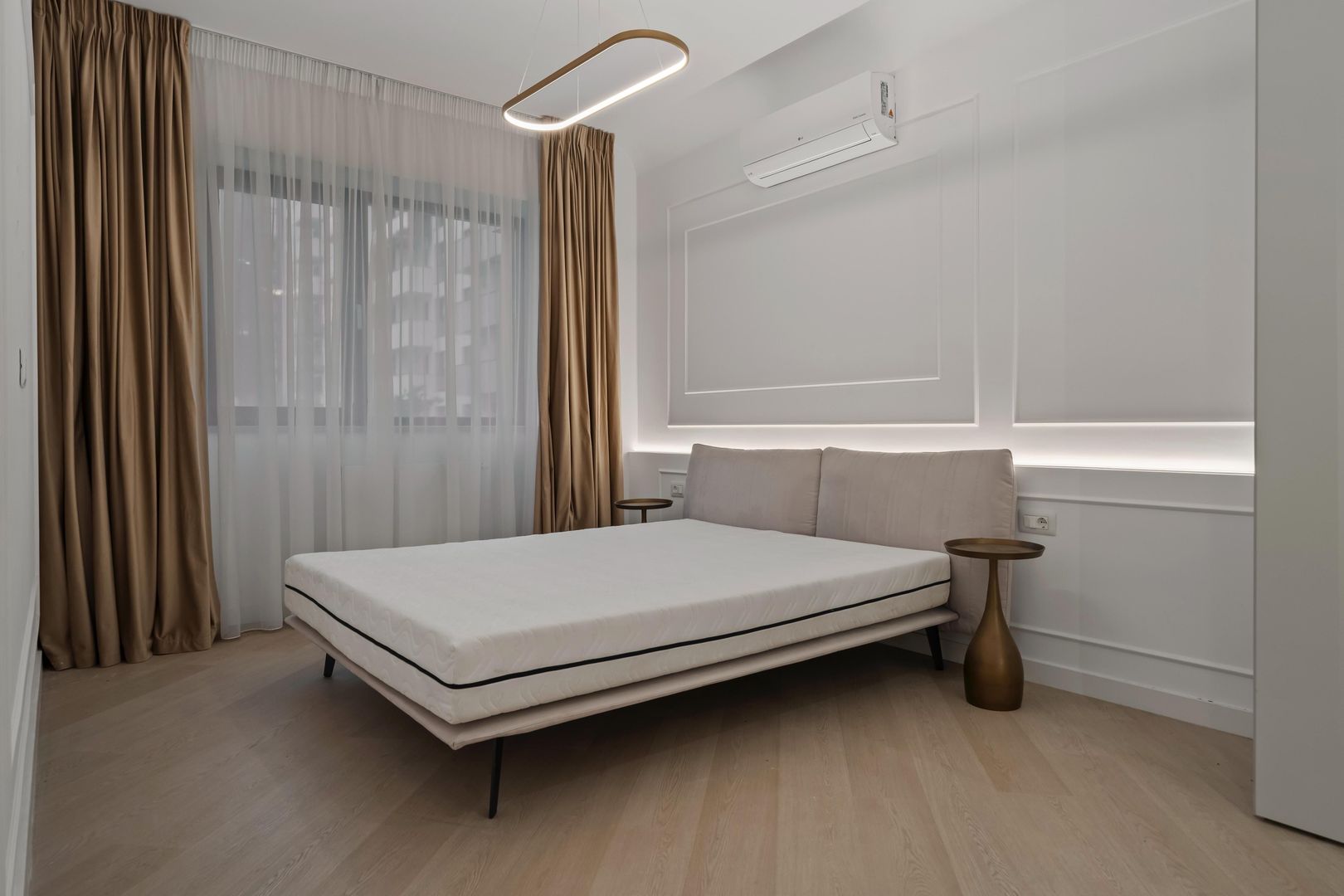 DE VANZARE APARTAMENT 3 CAMERE MOBILAT UTILAT CORTINA NORTH - Poză 8