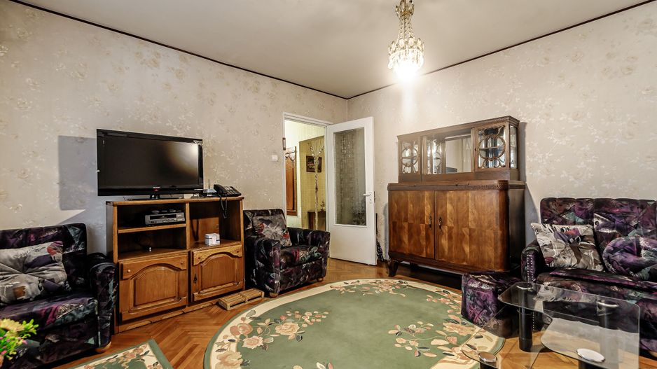 VÂNDUT! Apartament decomandat 3 camere în Grădiște. - Poză 2