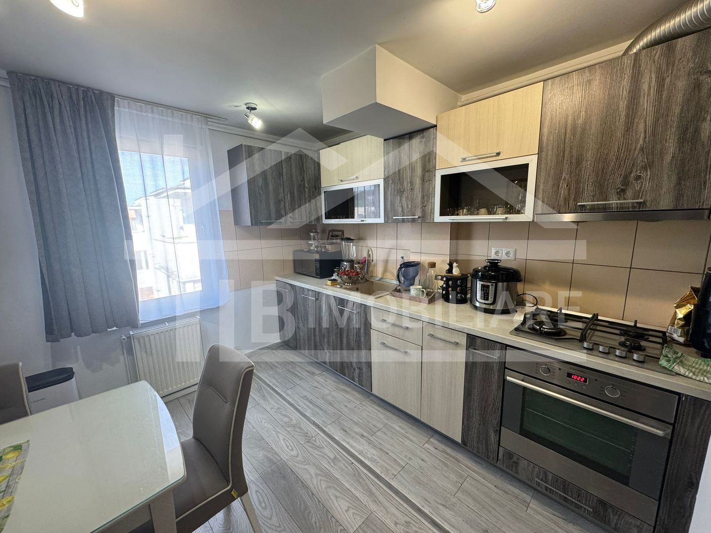 Apartament cu 3 camere, 70 mp, decomandat, Zona Diamant - Poză 9