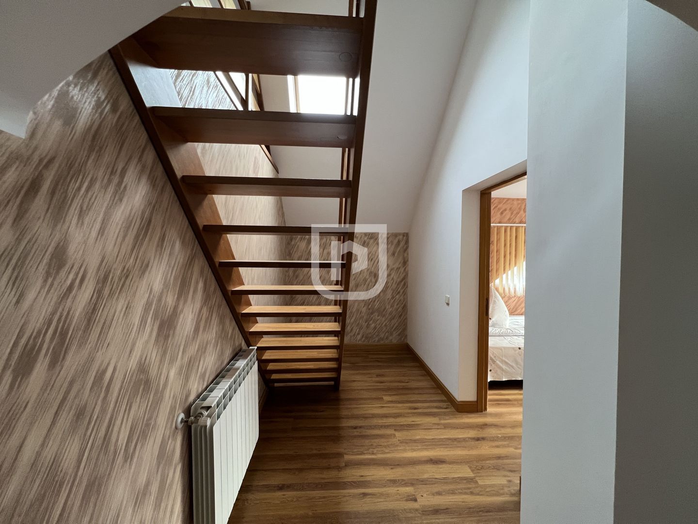 Casa de vacanta spatioasa de vanzare 6 dormitoare in Gura Humorului - Poză 20