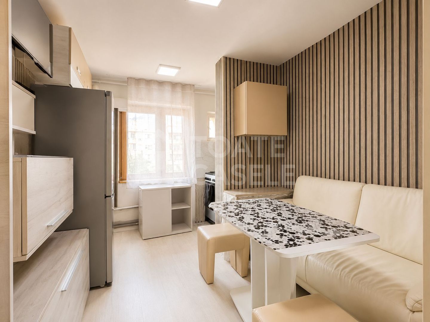 Apartament 3 camere, etajul 2, zona Intre Lacuri - Poză 1
