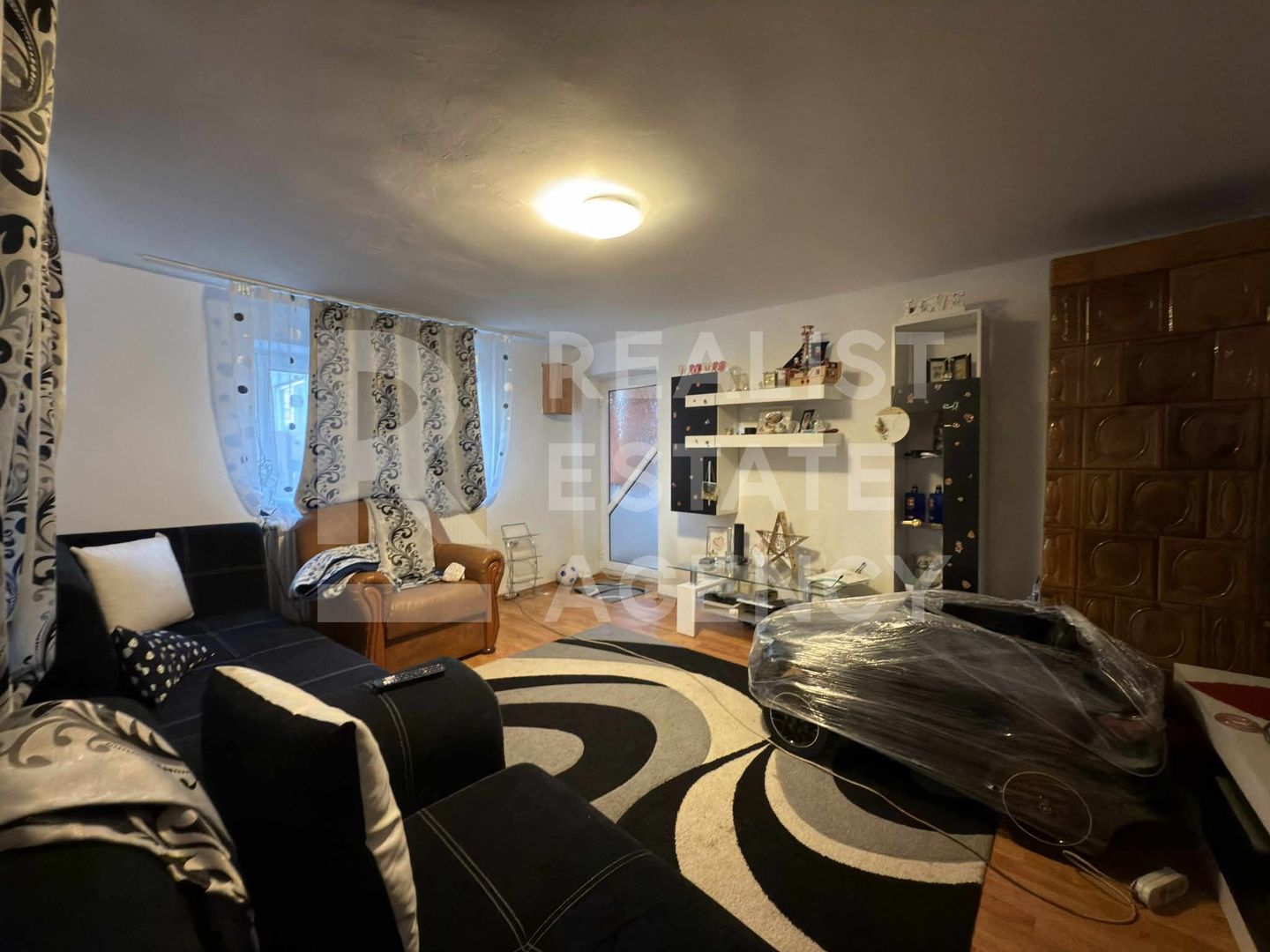 Casă de vânzare în Ostrov – 3 camere + 600 mp teren - Poză 2