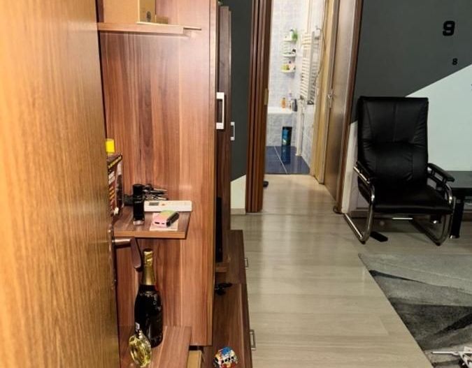 Apartament spatios cu trei camere, Brancoveanu, 80.000€ negociabil - Poză 12