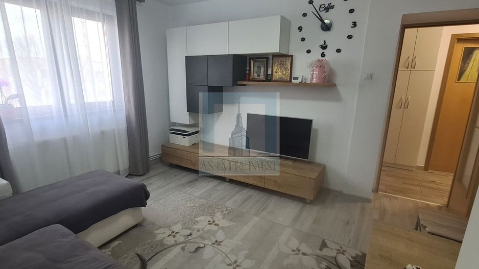 Apartament 3 camere decomandat - zona Tractorul - Poză 1