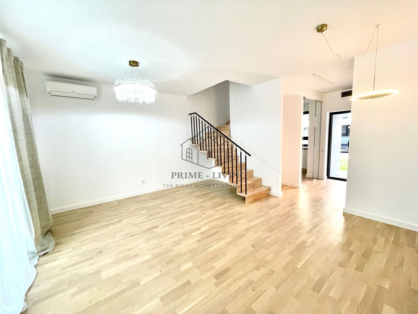 CASA NOU CONSTRUITA CU 5 CAMERE IN COMPLEX LA INCHIRIERE IN PIPERA - Poză 1