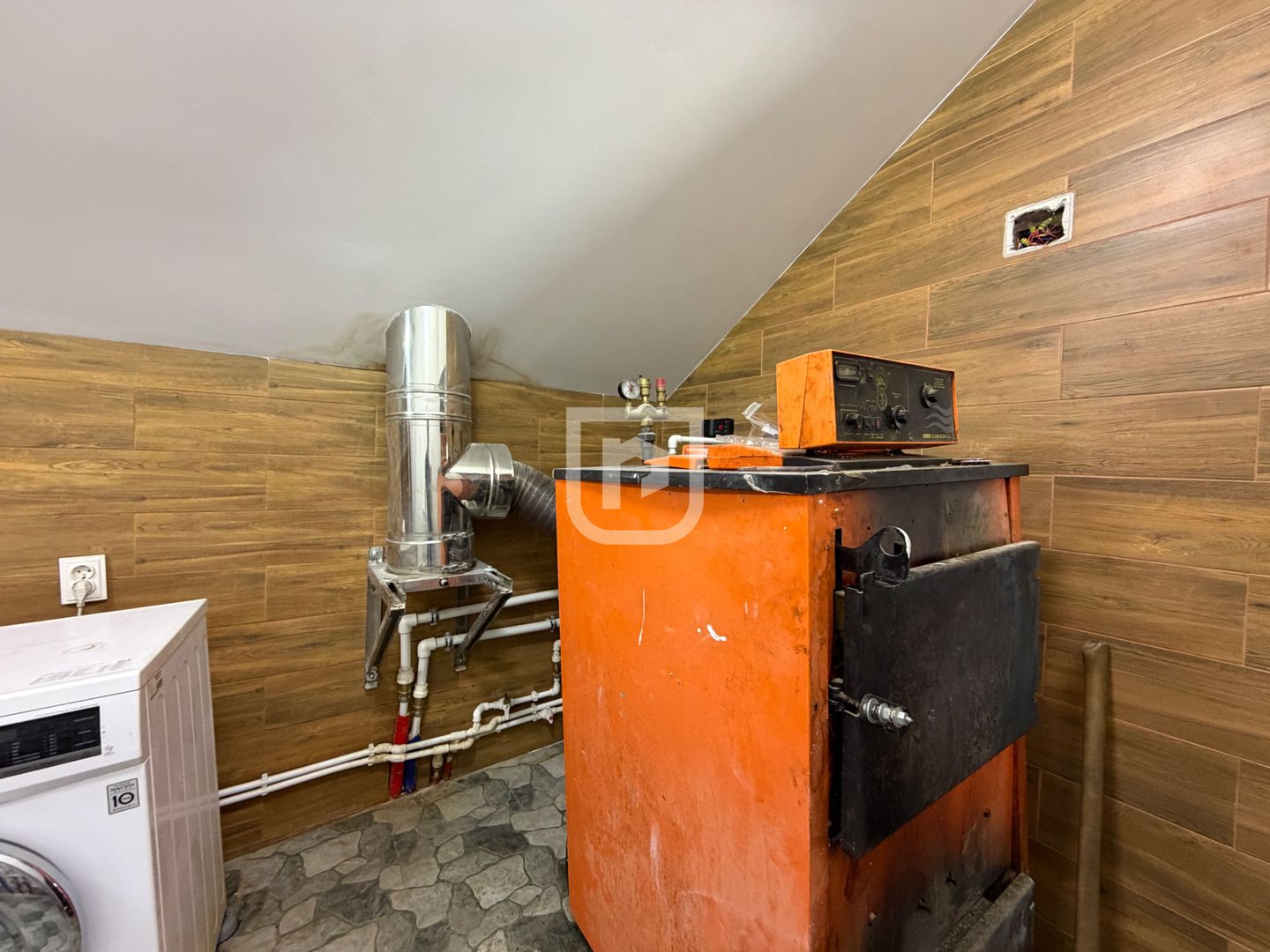 Casa renovata complet, Corlata Centru - Poză 10