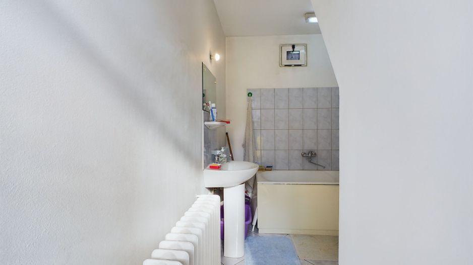 Casă individuală cu teren de 1100 mp și 3 apartamente în curte - Poză 24