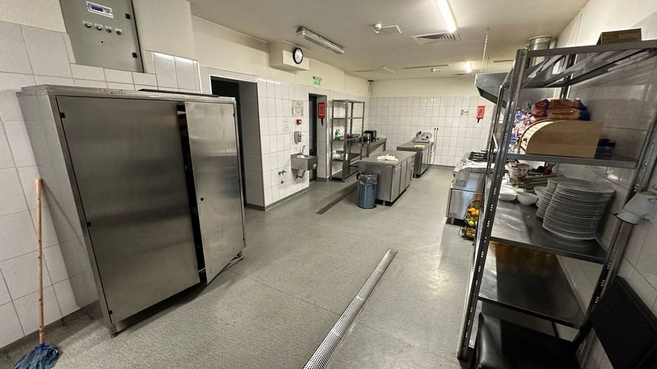 Clădire de inchiriat clinica / birouri - Poză 30